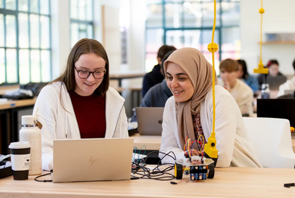 Oakland Campus Makerspace Empowers Innovation for First-Year Students